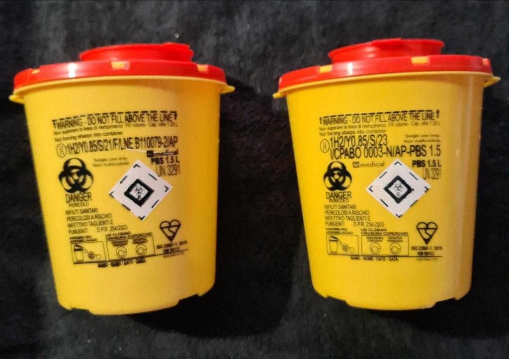 2 Nieuwe Naaldenemmers/containers- Veilig Afval, Ophalen of Verzenden