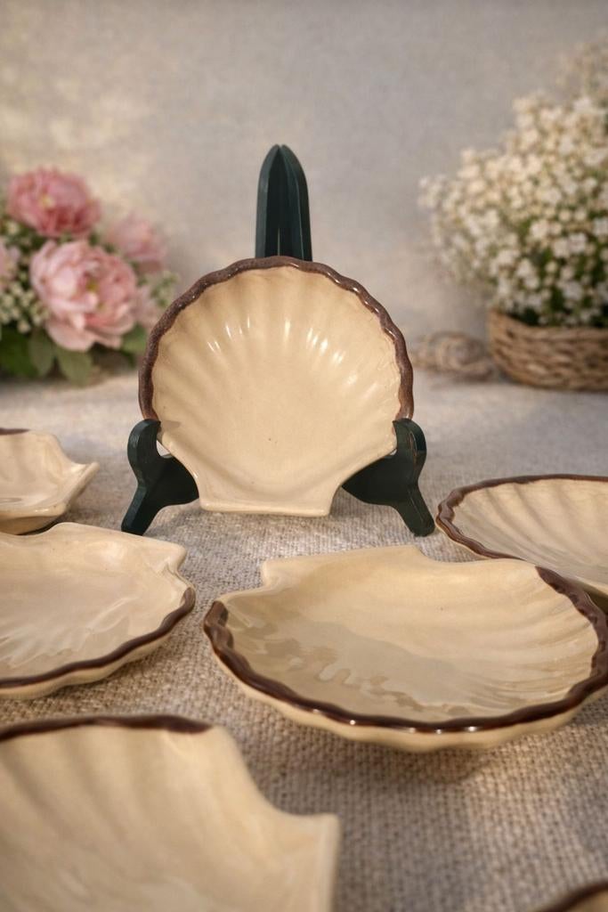 schelpenbakjes beige met bruine rand Emile Henry, Huis en Inrichting, Keuken | Servies, Gebruikt, Ophalen of Verzenden, Schaal of Schalen