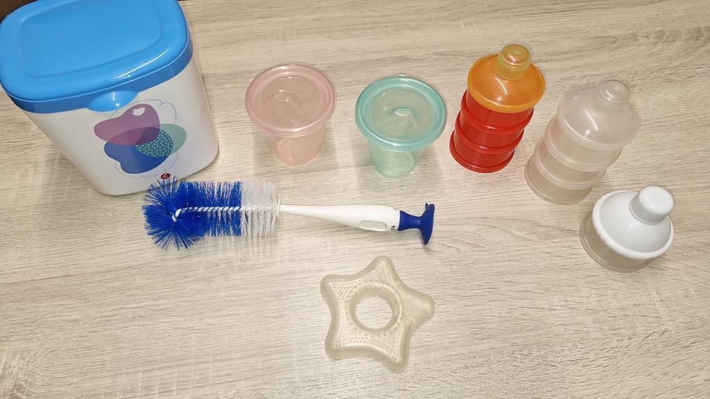 Melkpoeder bewaardoos, flessenborstel, drinkbekers, bijtring, Kinderen en Baby's, Babyvoeding en Toebehoren, Ophalen of Verzenden