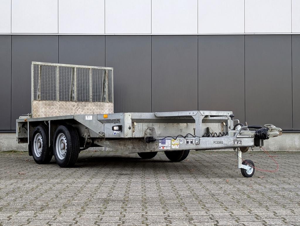IFOR WILLIAMS 2700KG MACHINETRANSPORTER 2023, Ophalen, Zo goed als nieuw