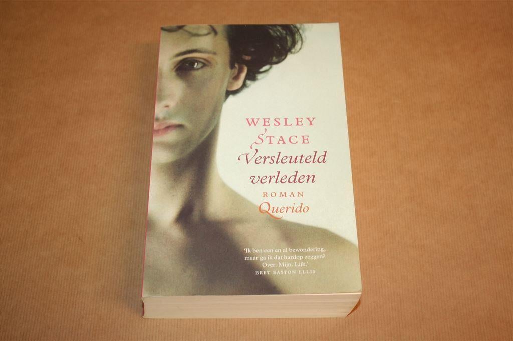 Versleuteld verleden - Wesley Stace, Ophalen of Verzenden, Gelezen