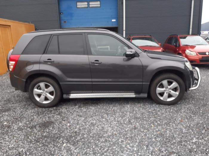 Scherm rechts-voor van een Suzuki Grand Vitara (ZMA), Gebruikt, -, -, Ophalen of Verzenden