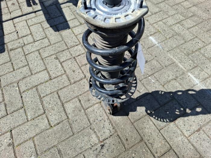 Schokdemperpoot rechts-voor van een Volkswagen Crafter, Auto-onderdelen, Ophanging en Onderstel, Volkswagen, Gebruikt, 3 maanden garantie