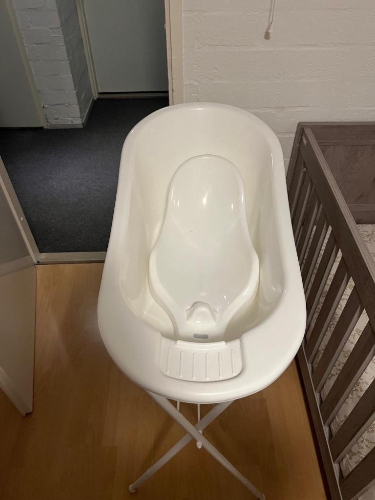 Babybad met standaard en verkleiner, Kinderen en Baby's, Badjes en Verzorging, Gebruikt, Badje, Standaard, Ophalen