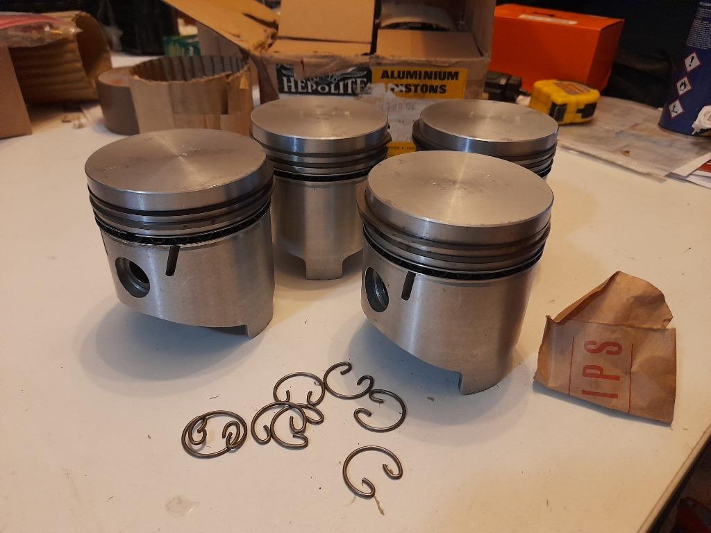 Nieuwe set Ford 17M P2, 17M P3, FK 1000-1250-1500 . 1700cc, Ophalen of Verzenden, Nieuw, Ford