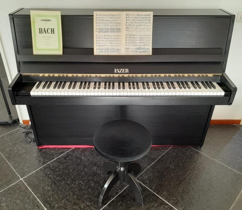 Piano in uitstekende staat., Muziek en Instrumenten, Piano's, Ophalen, Zo goed als nieuw, Zwart