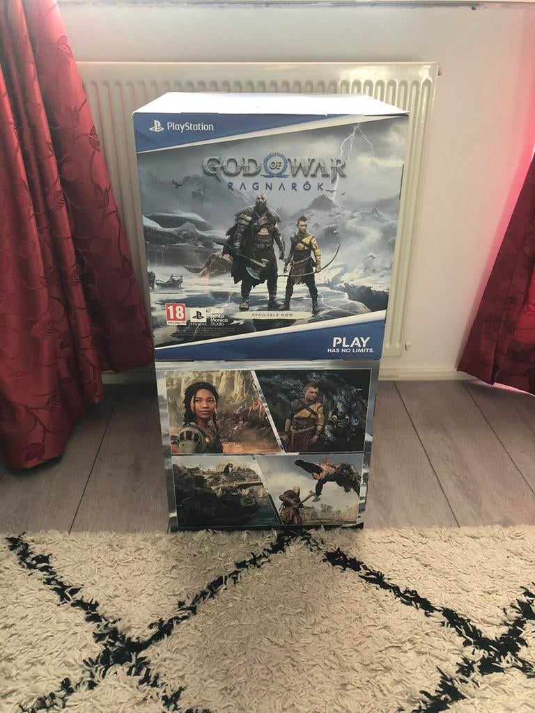 PlayStation God of War Ragnarok Display stand Box, Spelcomputers en Games, Games | Sony PlayStation 4, Vanaf 18 jaar, 1 speler