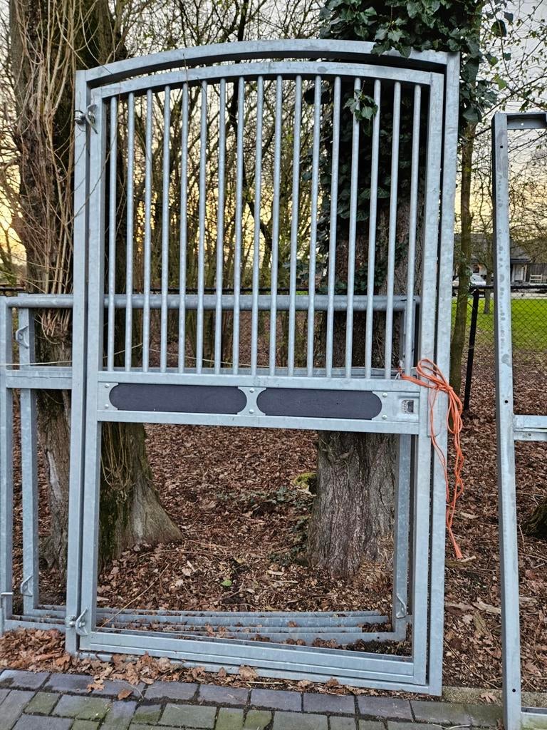 9 Gebruikte stalwanden 3m / paardenboxen/paardenstallen enz