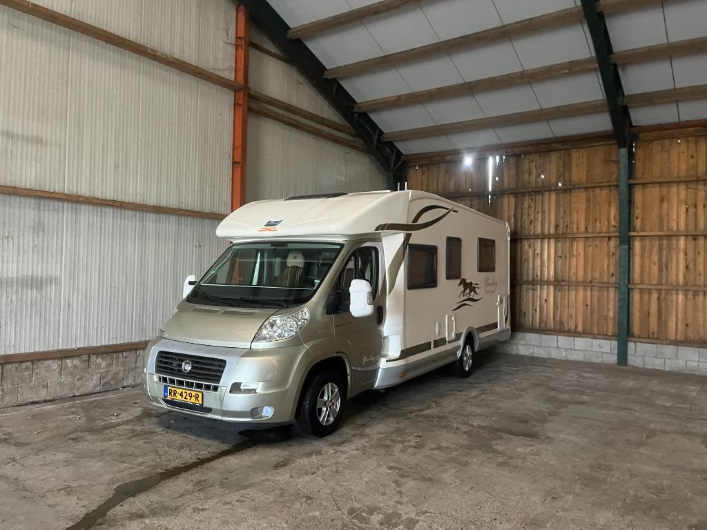 stalling, Caravans en Kamperen