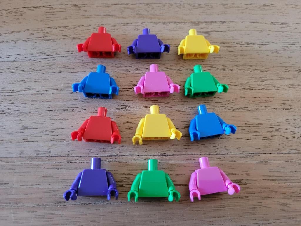 Partij N433=12x Nieuwe Lego bovenlijfjes voor poppetjes