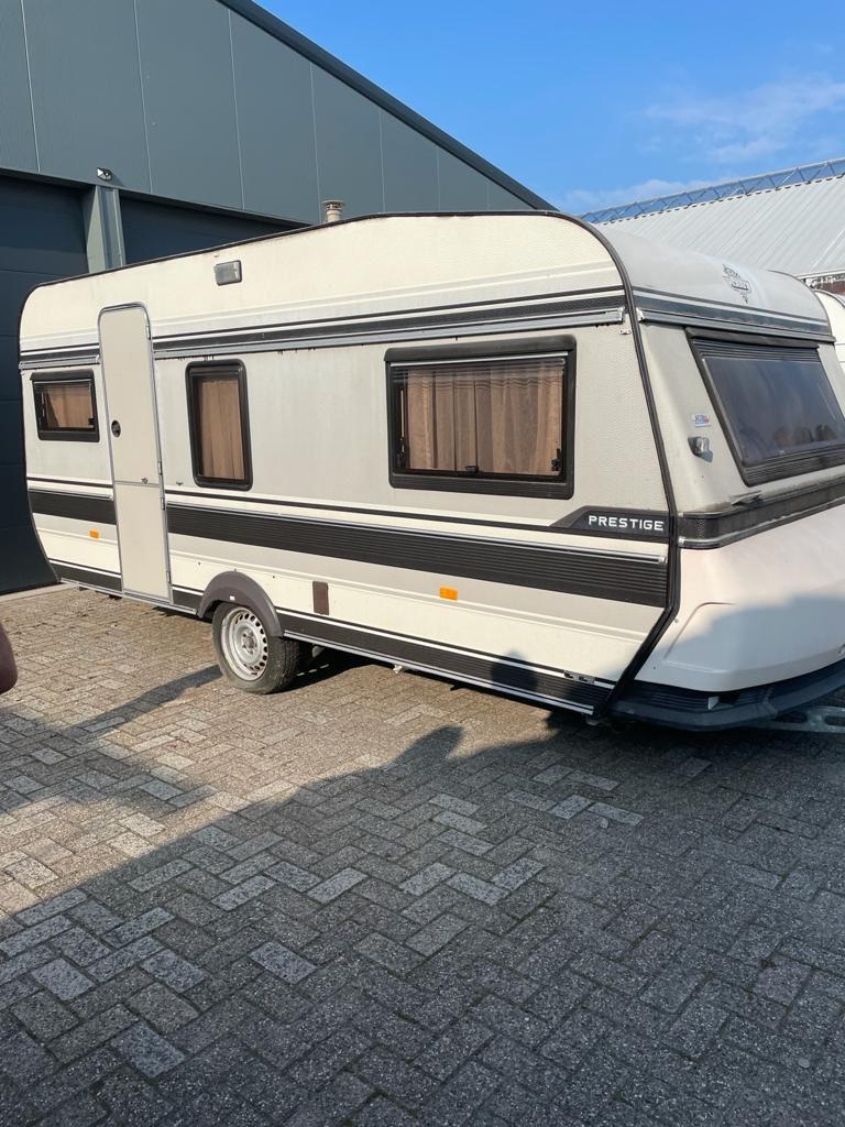 Hobby Prestige caravan, type 485 TF, uit 1988, Rondzit, Hobby, Koelkast, 750 - 1000 kg