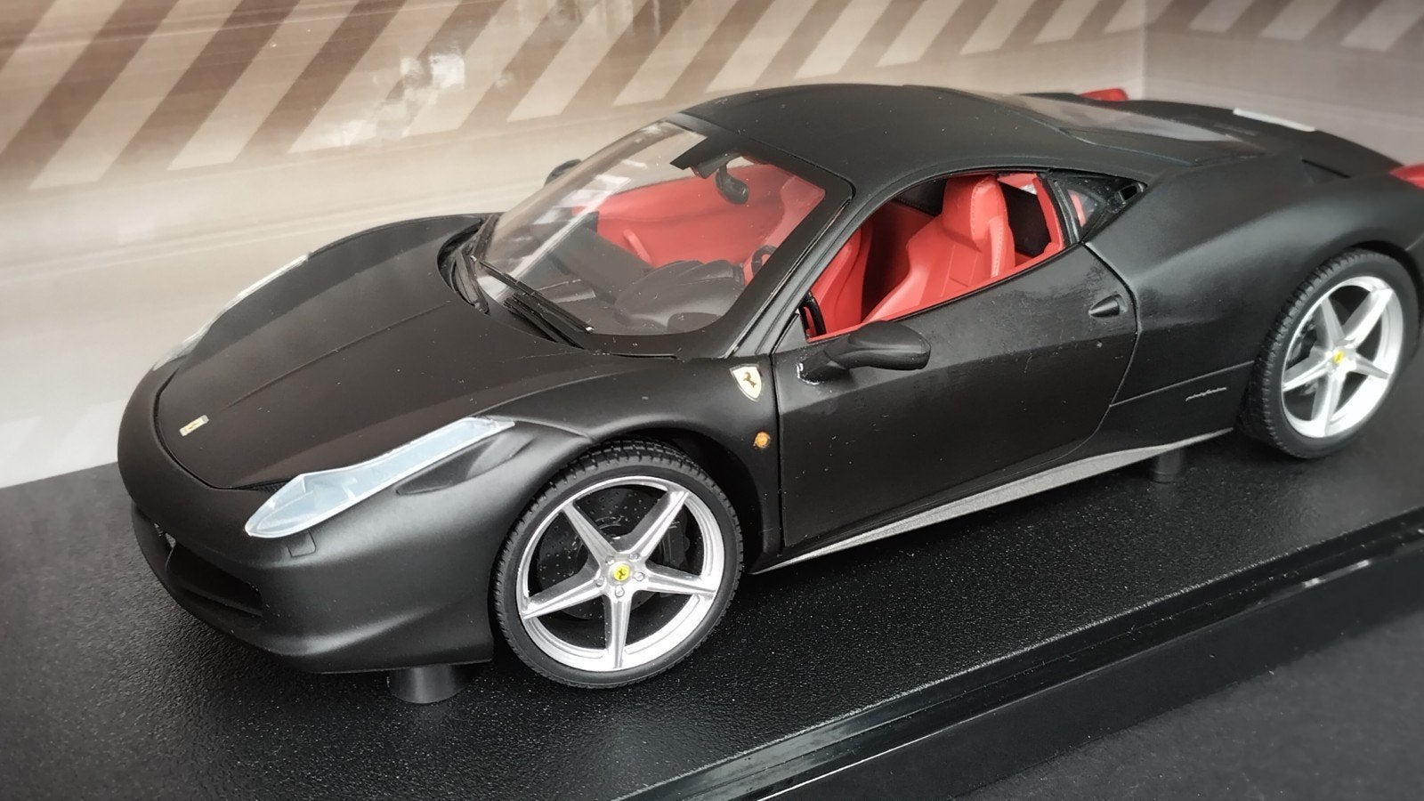 Ferrari 458 italia 1:18 Hotwheels Pol, Auto, Verzenden, ., Zo goed als nieuw