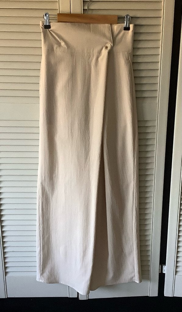 Beige broek met wijde pijpen, lijkt op een rok, Beige, Ophalen of Verzenden, Zo goed als nieuw, Maat 36 (S)