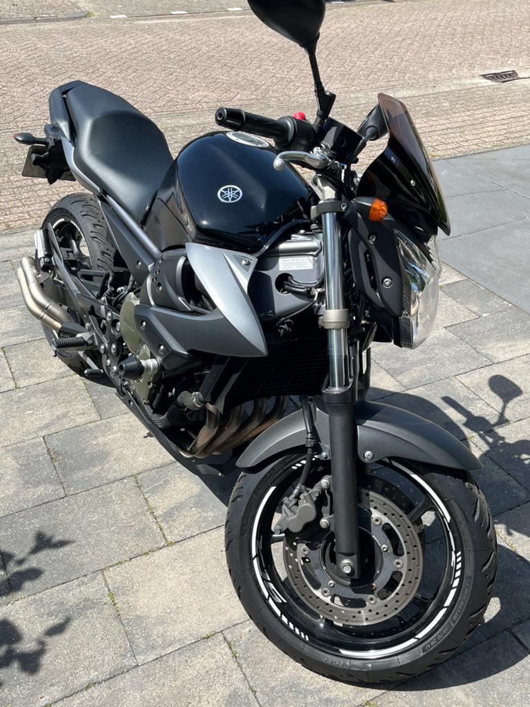 Yamaha XJ6 2009, zwart, nieuwe Michelin Road6 banden, Occasion, 4 cilinders, Motorrijbewijs A, Particulier