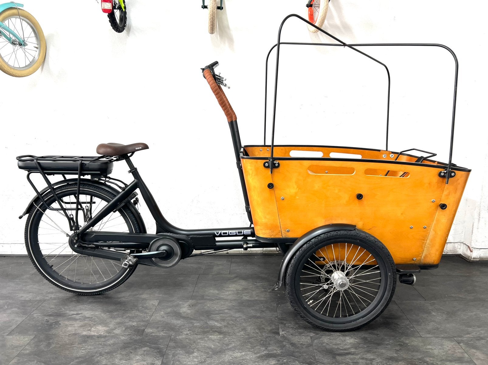 Vogue Carry 3 Elektrische Bakfiets (met nieuw accu), Ophalen of Verzenden, Zo goed als nieuw, 4 kinderen of meer