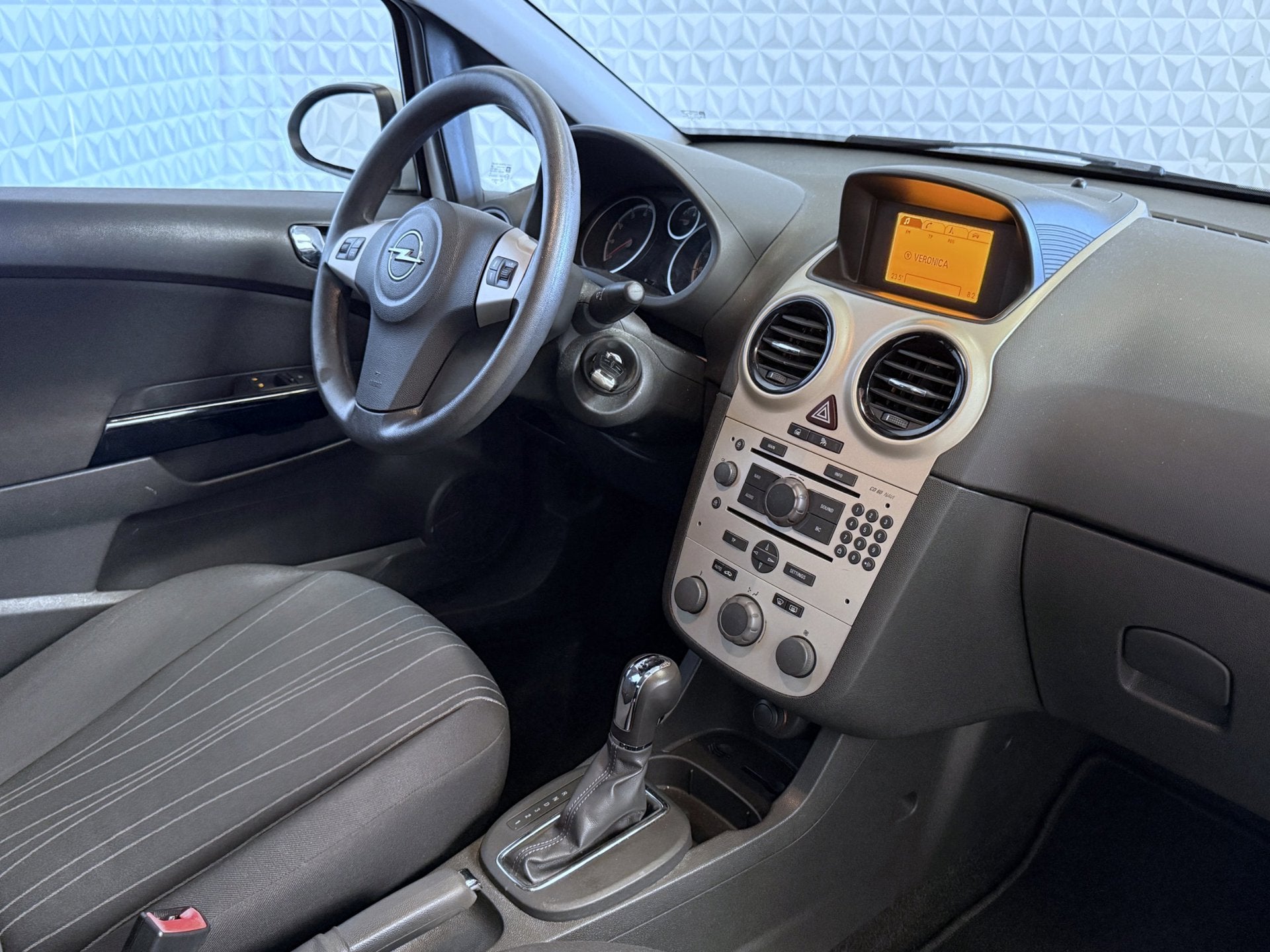 Opel Corsa 1.4-16V Enjoy met échte P-R-N-D- AUTOMAAT ! (200, Auto's, 15 km/l, Gebruikt, Origineel Nederlands, Bedrijf