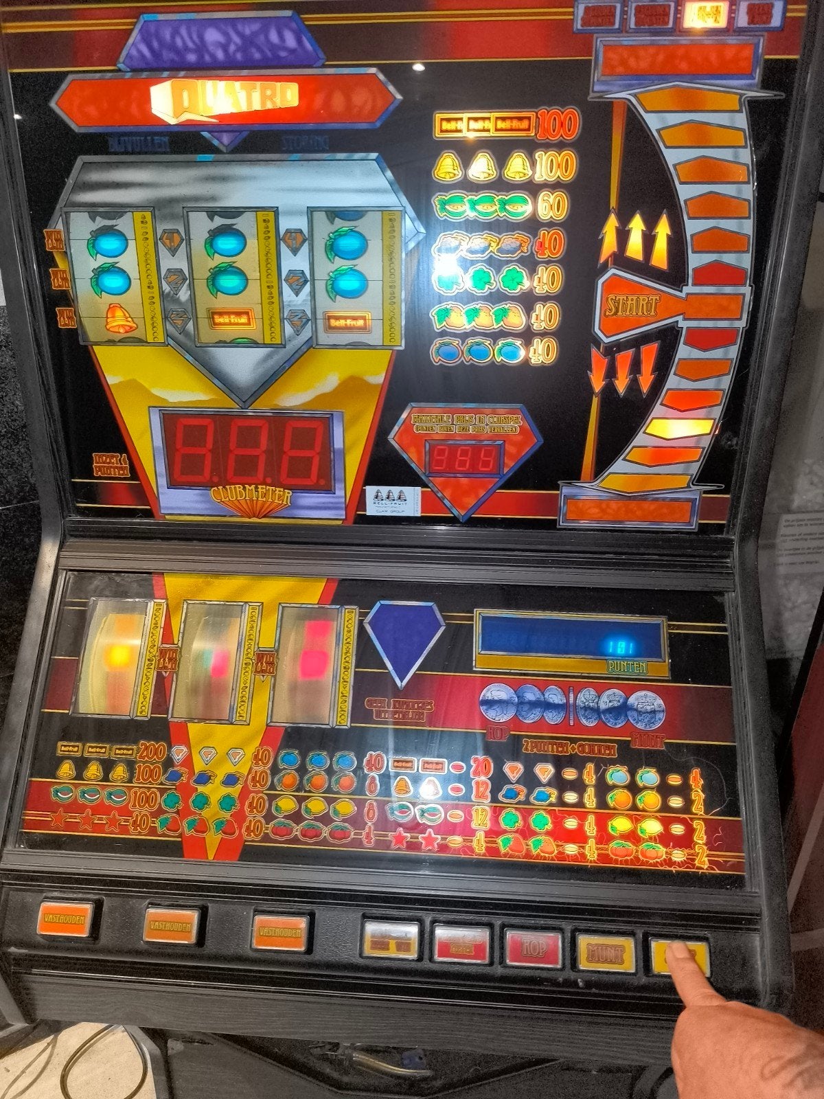 Gokkast Quatro - Klassieke fruitautomaat, Verzamelen, Automaten | Gokkasten en Fruitautomaten, Overige munten, Ophalen, Gebruikt