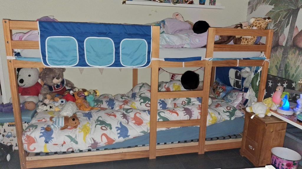 Stapel- / hoogslaper (kinder) bed. € 50,-, Kinderen en Baby's, Kinderkamer | Stapelbedden en Hoogslapers, Ophalen, Zo goed als nieuw
