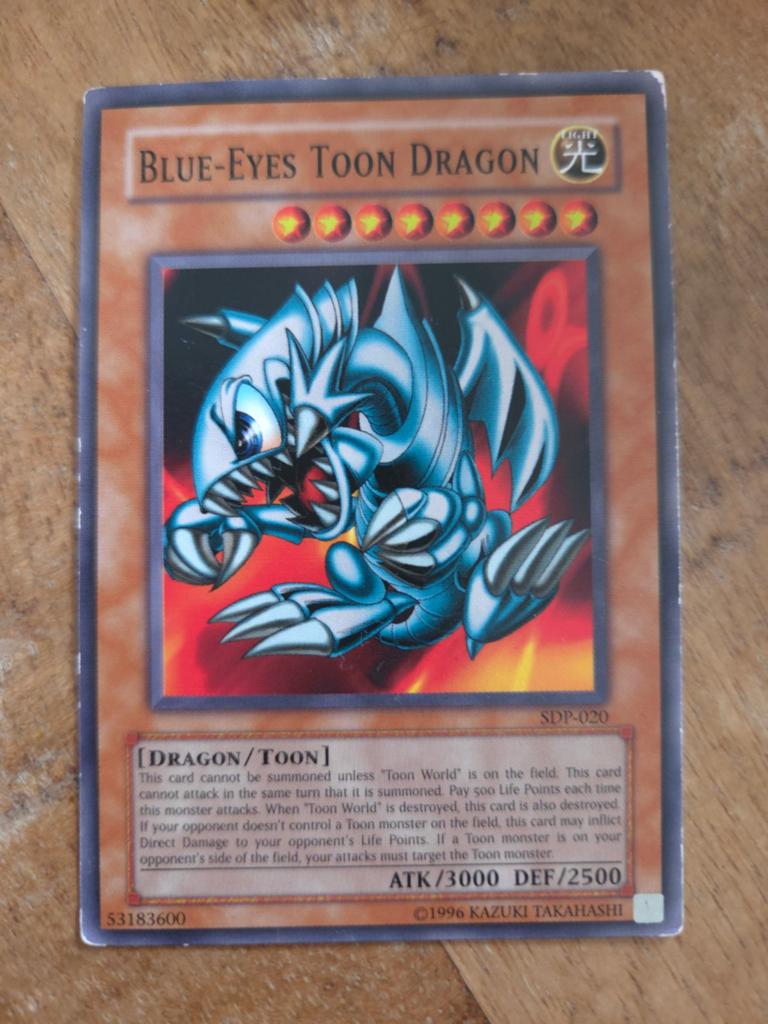 Blue-Eyes Toon Dragon Yu-Gi-Oh! Kaart SDP-020, Hobby en Vrije tijd, Verzamelkaartspellen | Yu-gi-Oh!, Ophalen of Verzenden, Gebruikt
