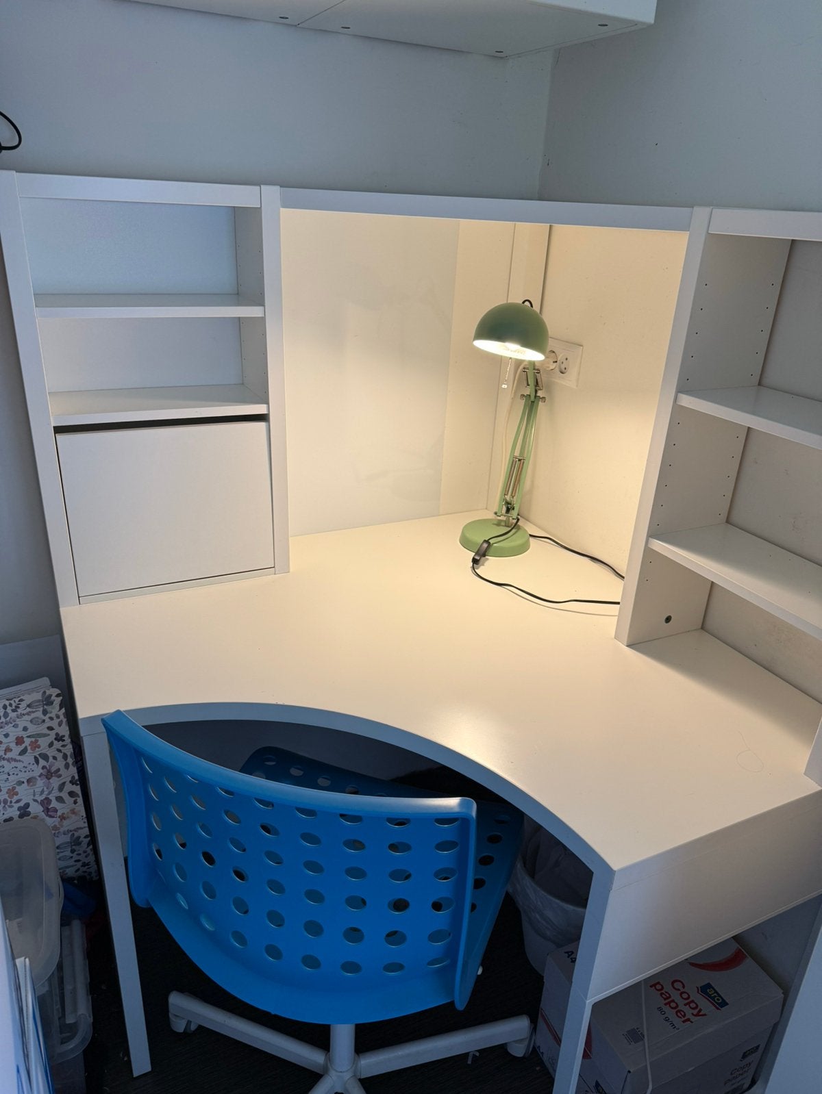 Micke hoekbureau, Huis en Inrichting, Bureaus, Ophalen, Spaanplaat of MDF, Zo goed als nieuw, IKEA
