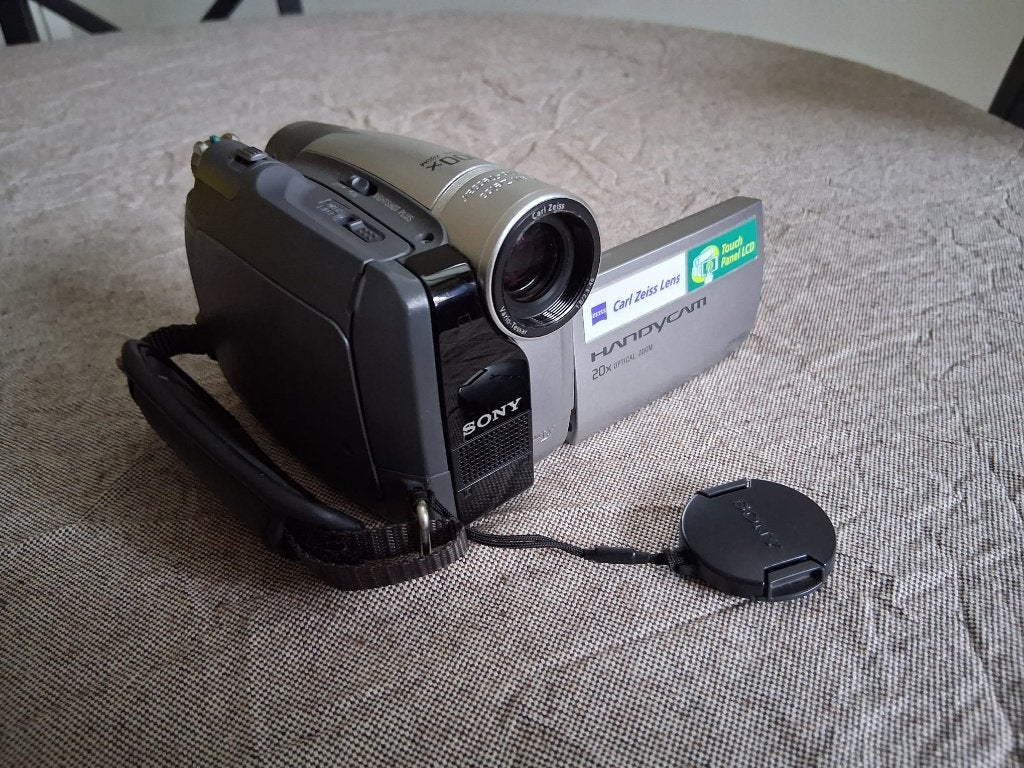 Werkende Sony Handycam DCR-HC27E Compleet met accesoires, Mini dv, 20x of meer, Ophalen of Verzenden, Zo goed als nieuw