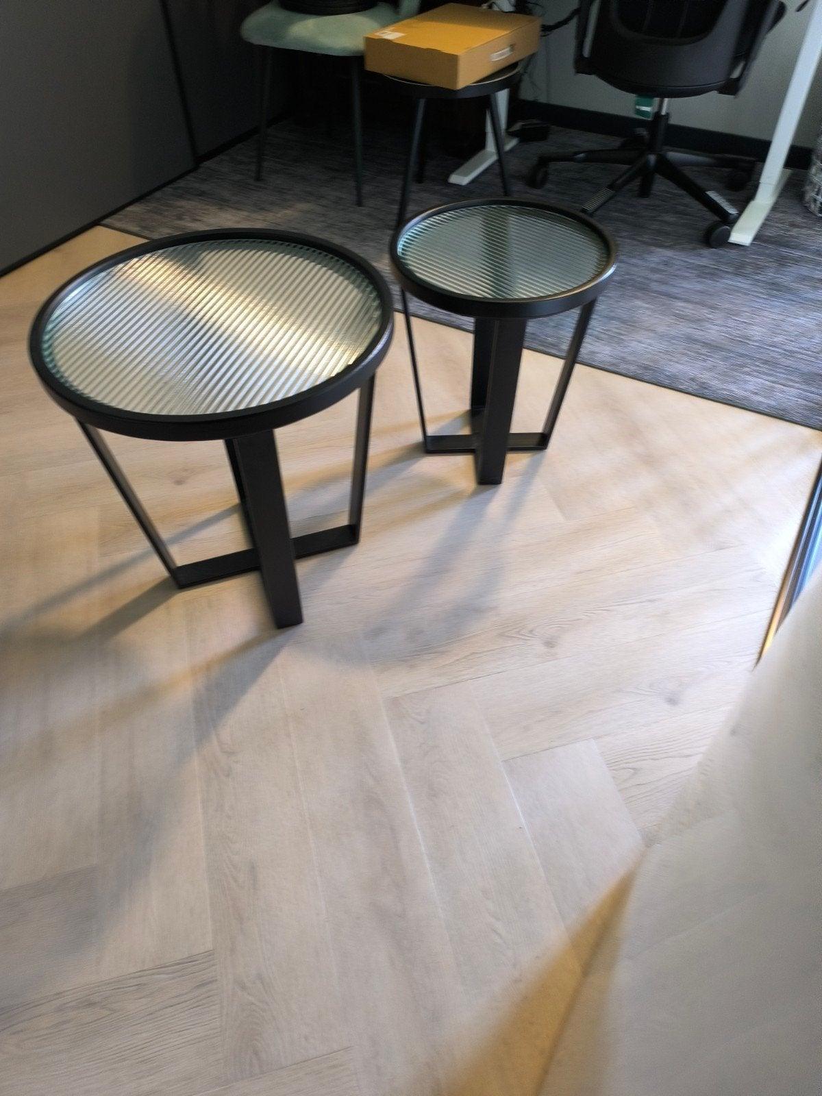 Twee bijzettafeltjes, Minder dan 55 cm, Metaal of Aluminium, Rond, Ophalen