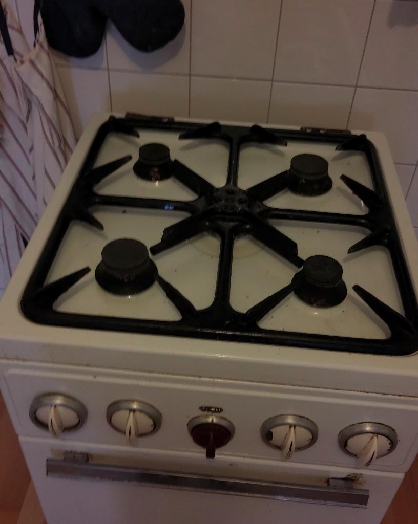 Etna gasfornuis gratis, Witgoed en Apparatuur, Ophalen, Gebruikt, 4 kookzones, Gas