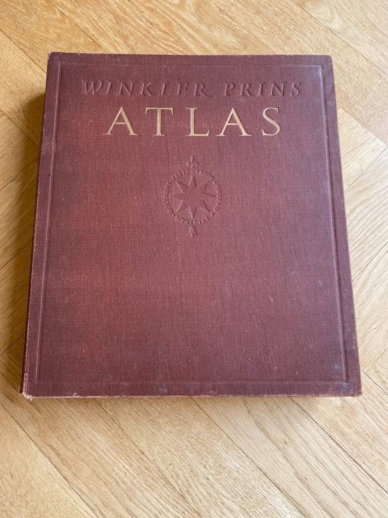 Oude atlas Winkler Prins 1950, Boeken, Atlassen en Landkaarten, Gelezen, Overige atlassen, Ophalen of Verzenden, 1800 tot 2000