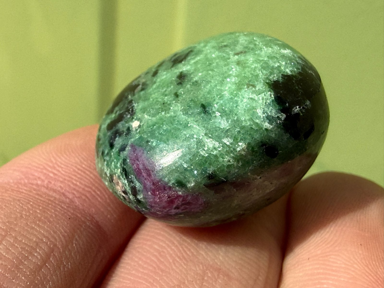 Robijn in Zoisiet Tanganyika artstone mineralen UV Actief, Ophalen of Verzenden, Mineraal