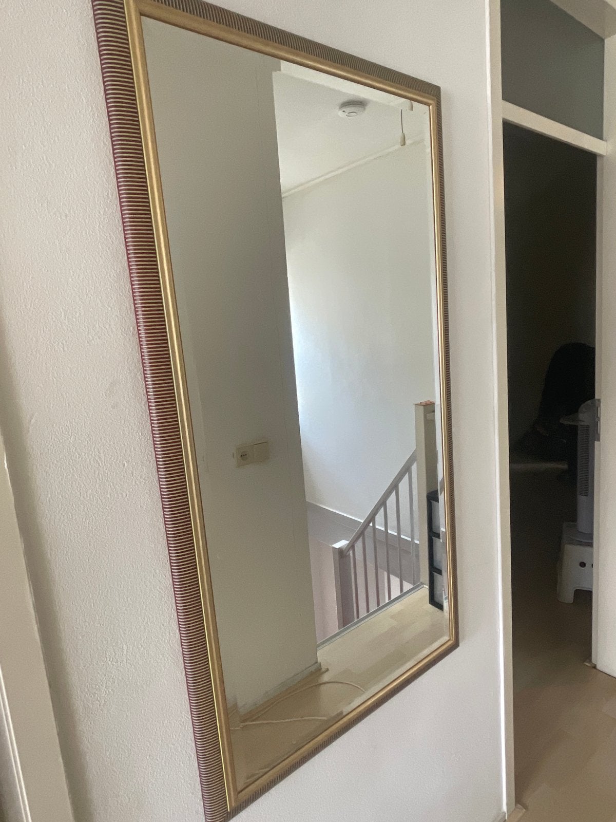 Grote spiegel met goudkleurige lijst, Ophalen, Minder dan 50 cm, Gebruikt, 100 tot 150 cm