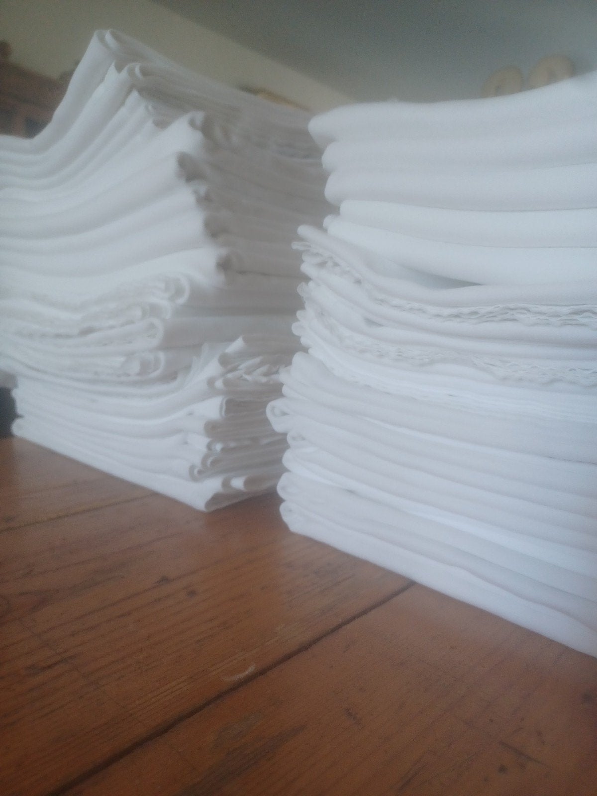 Partij van 40 tafelkleden en 90 servetten, Gebruikt, Inclusief servetten, Ophalen of Verzenden, Wit