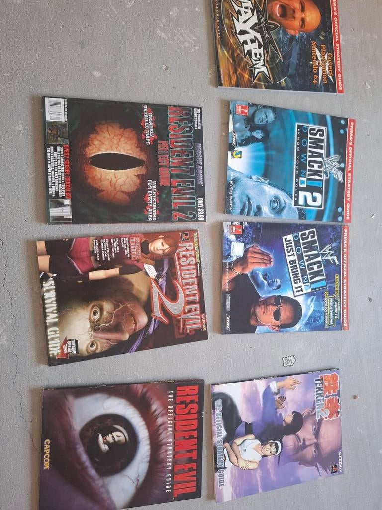 Resident Evil & WWE Smackdown Strategy Guides, Spelcomputers en Games, Games | Overige, Ophalen of Verzenden, Zo goed als nieuw