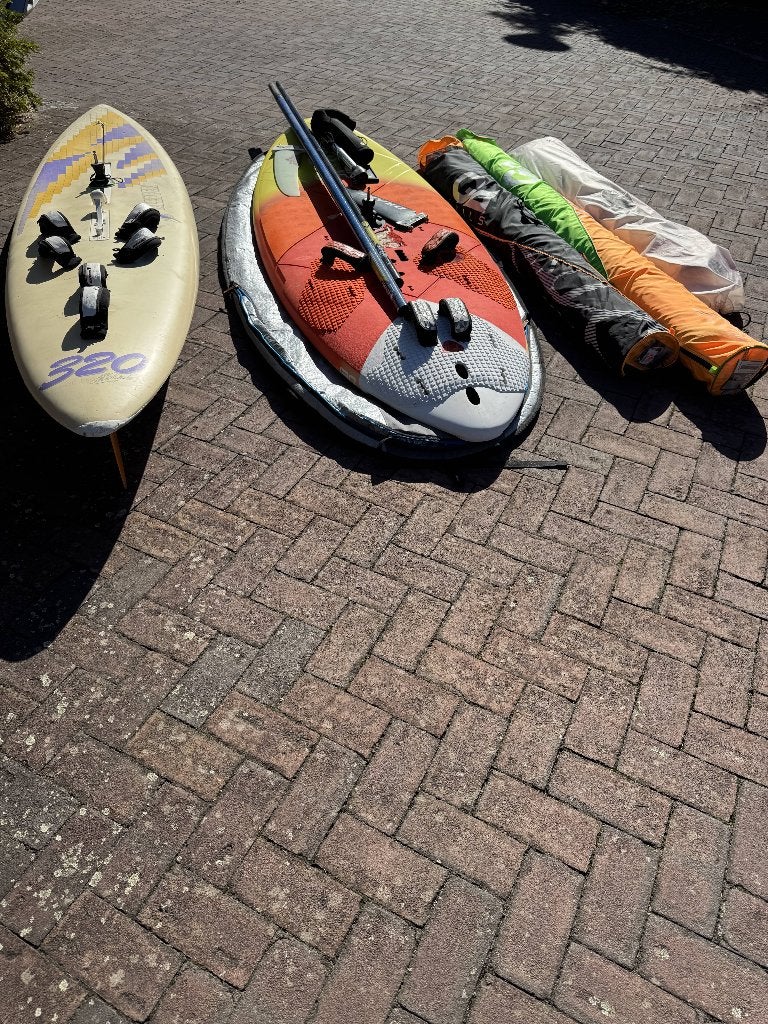 Te koop complete windsurf set Tabou AtomiQ Freeride 130, Ophalen, 250 tot 300 cm, Tabou, Zo goed als nieuw
