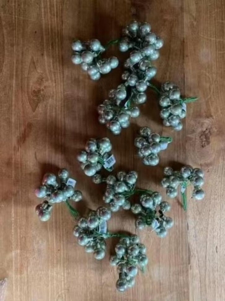 13 bosjes met 12 zilveren glazen kerstballetjes. nieuw!, Diversen, Ophalen of Verzenden, Nieuw