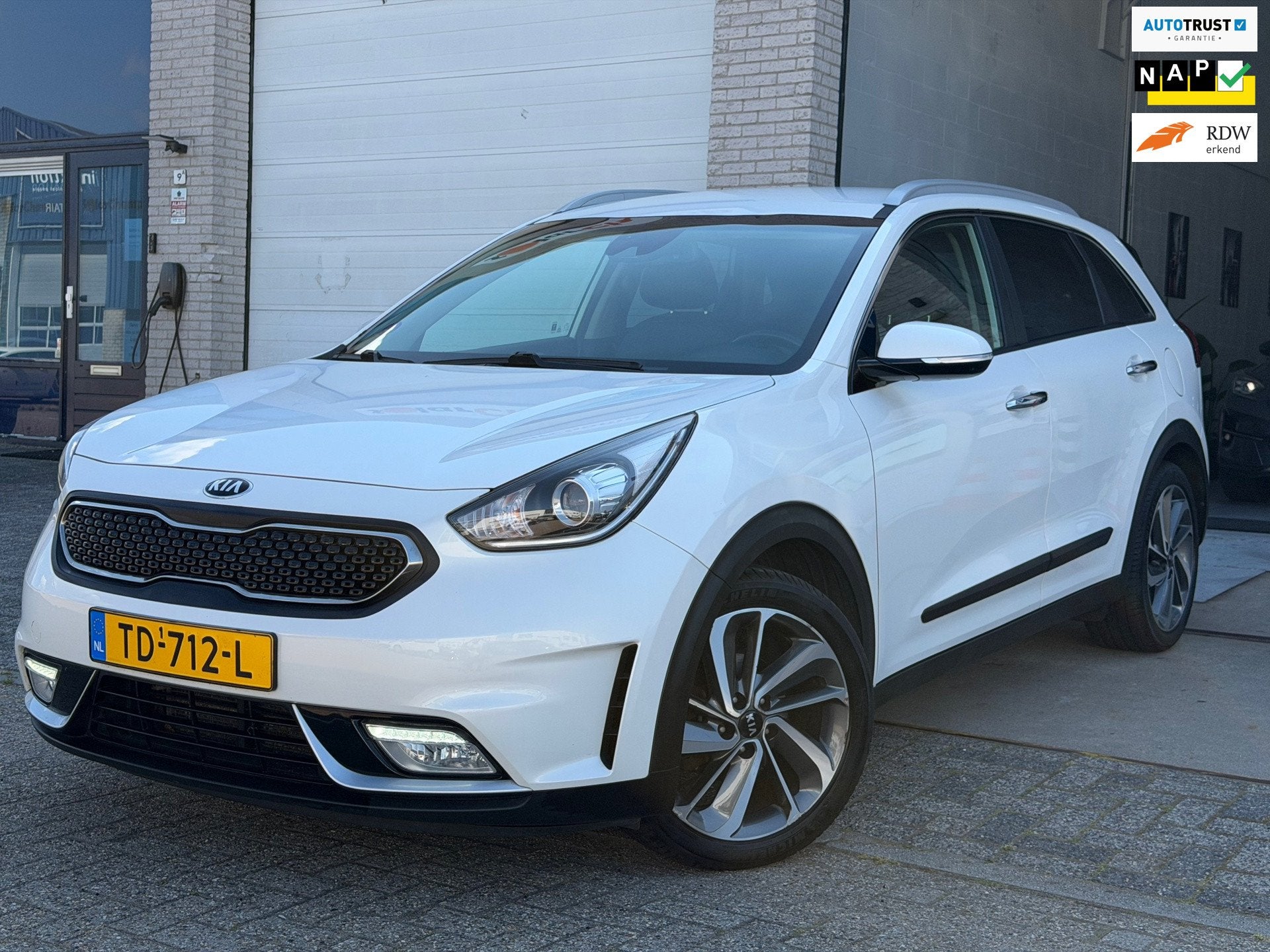 Kia Niro 1.6 GDi Hybrid DynamicLine/ AUTOMAAT/ nap/ 1e EIG/, Auto's, Kia, Gebruikt, Euro 6, Leder en Stof, Wit