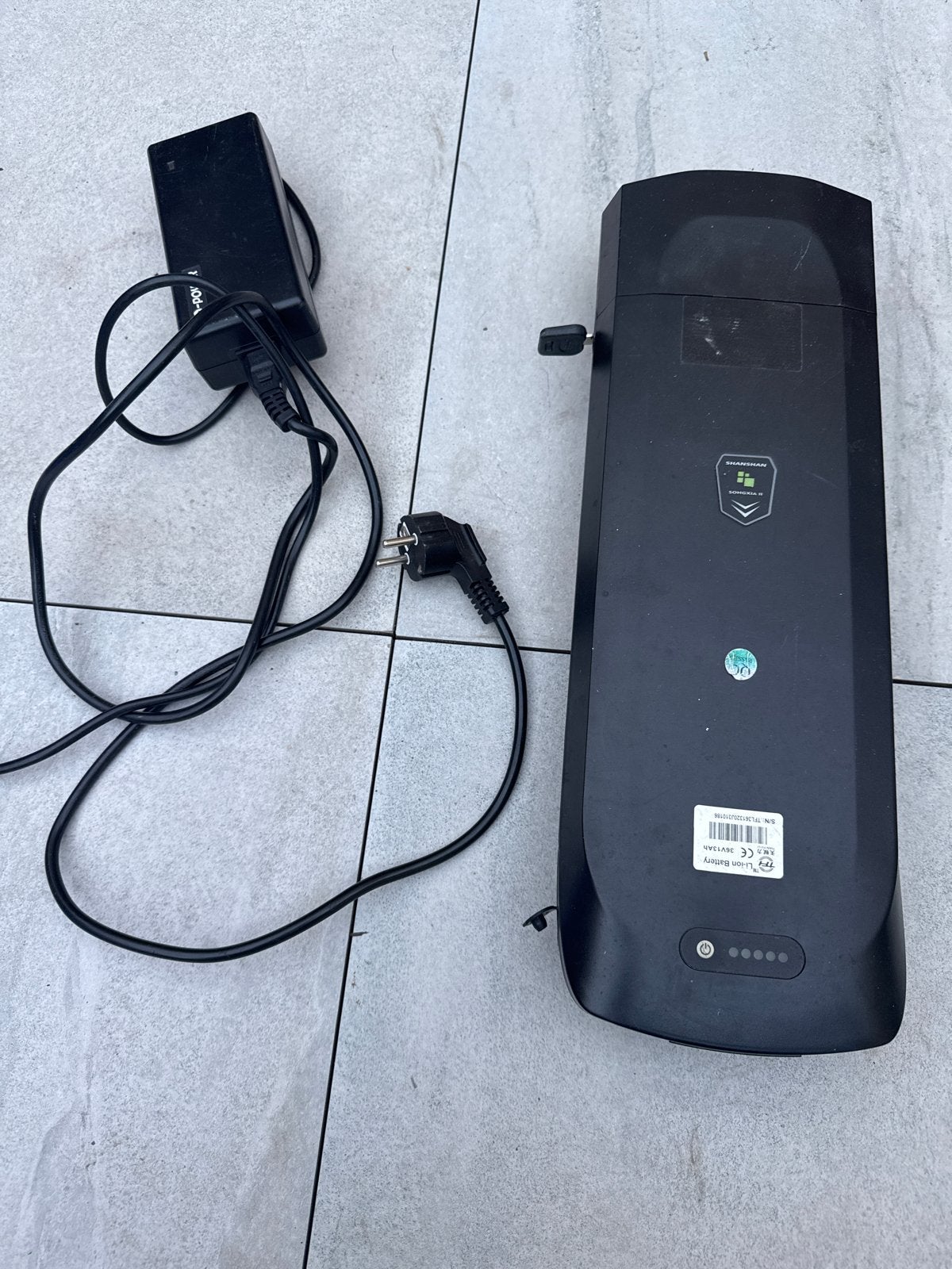 E-bike accu 36V 13Ah met lader, Ophalen of Verzenden, Gebruikt