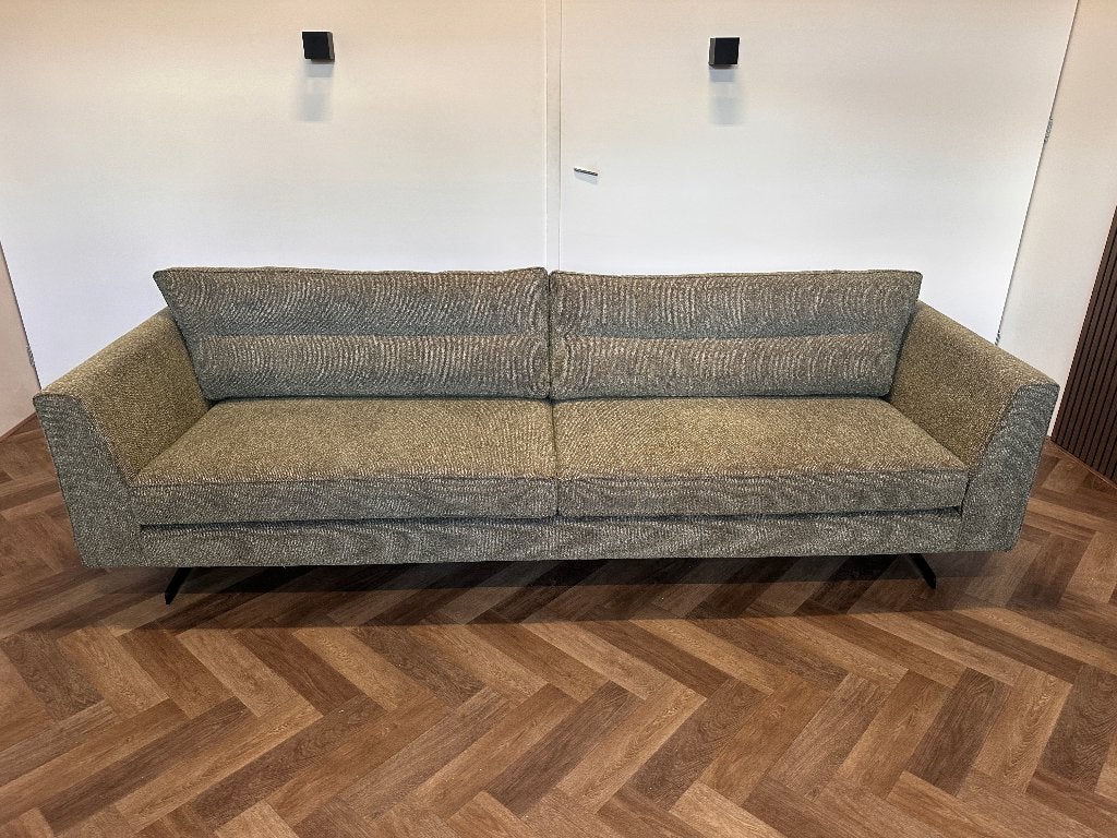 GRATIS BEZORGING 4 zits bank Zoë SHOWROOMMODEL INNO Living, Huis en Inrichting, 250 tot 300 cm, -, -, Nieuw