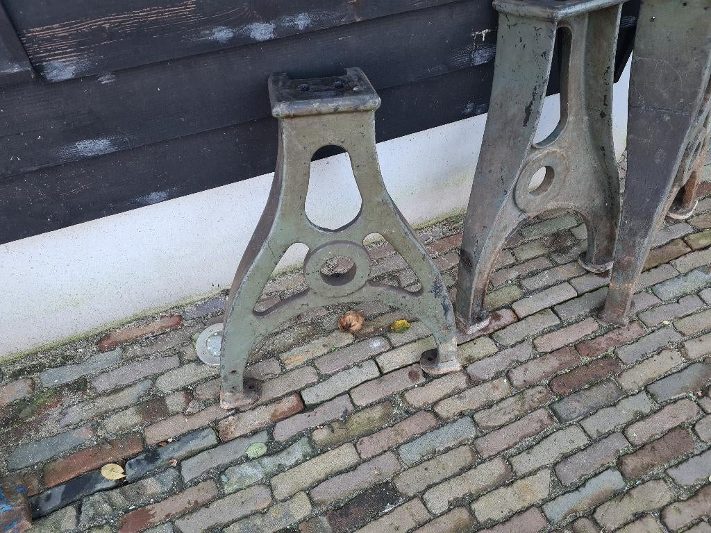Oude gietijzeren machinepoten Set van 3, Ophalen