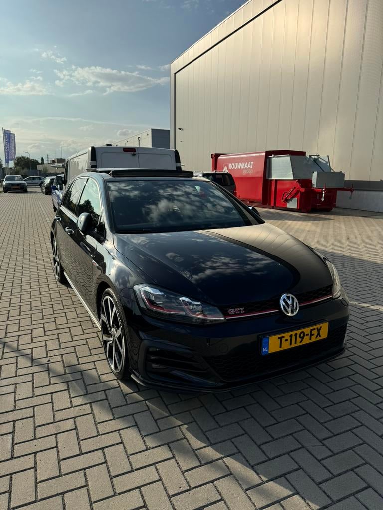 Volkswagen Golf 7.5 2.0 GTI 245pk 2018 Bomvol, Auto's, 4 cilinders, 1984 cc, 1337 kg, Zwart