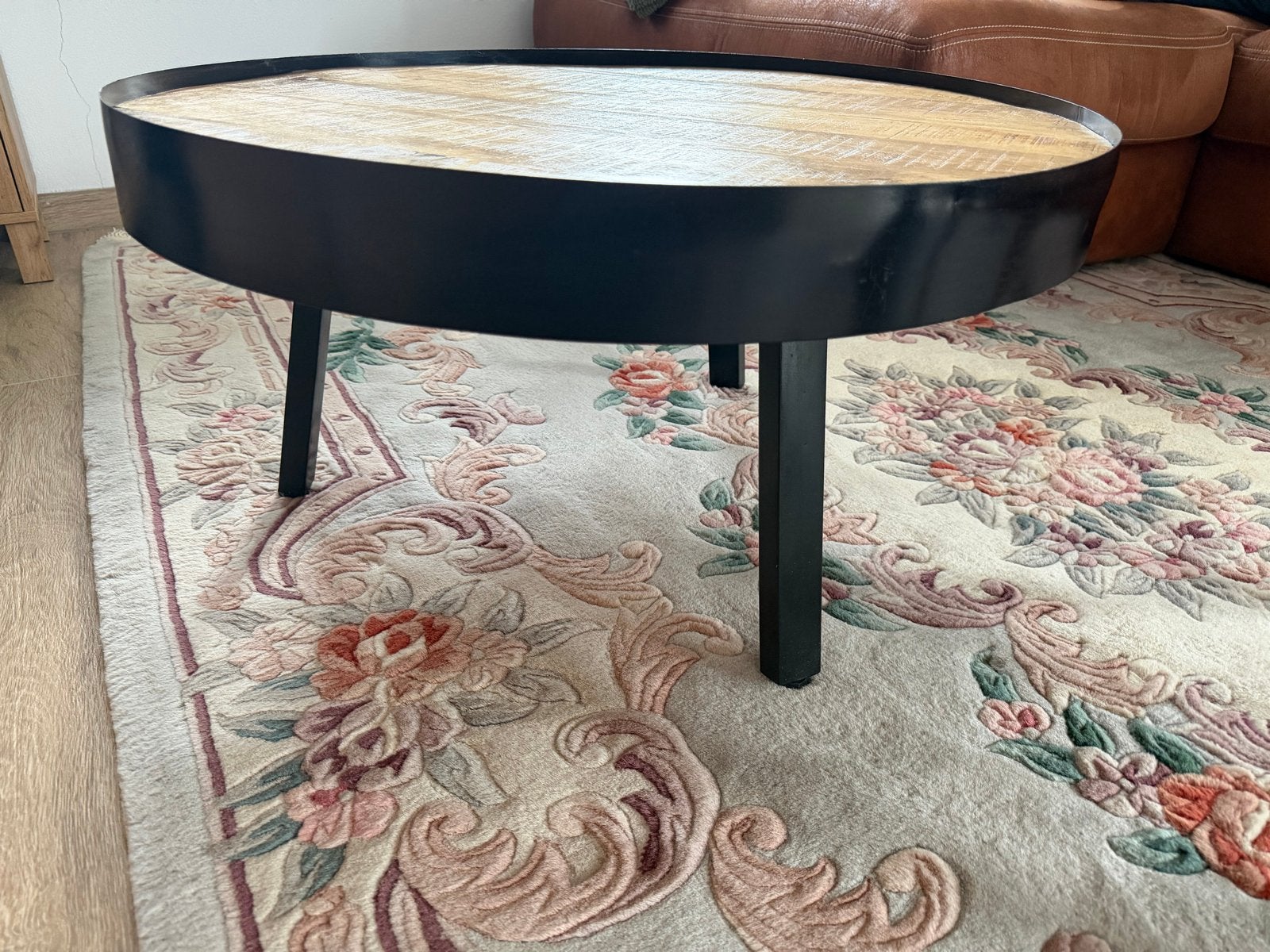 Industriële salontafel van mangohout met stalen rand, Ophalen, Gebruikt, Rond, 50 tot 100 cm