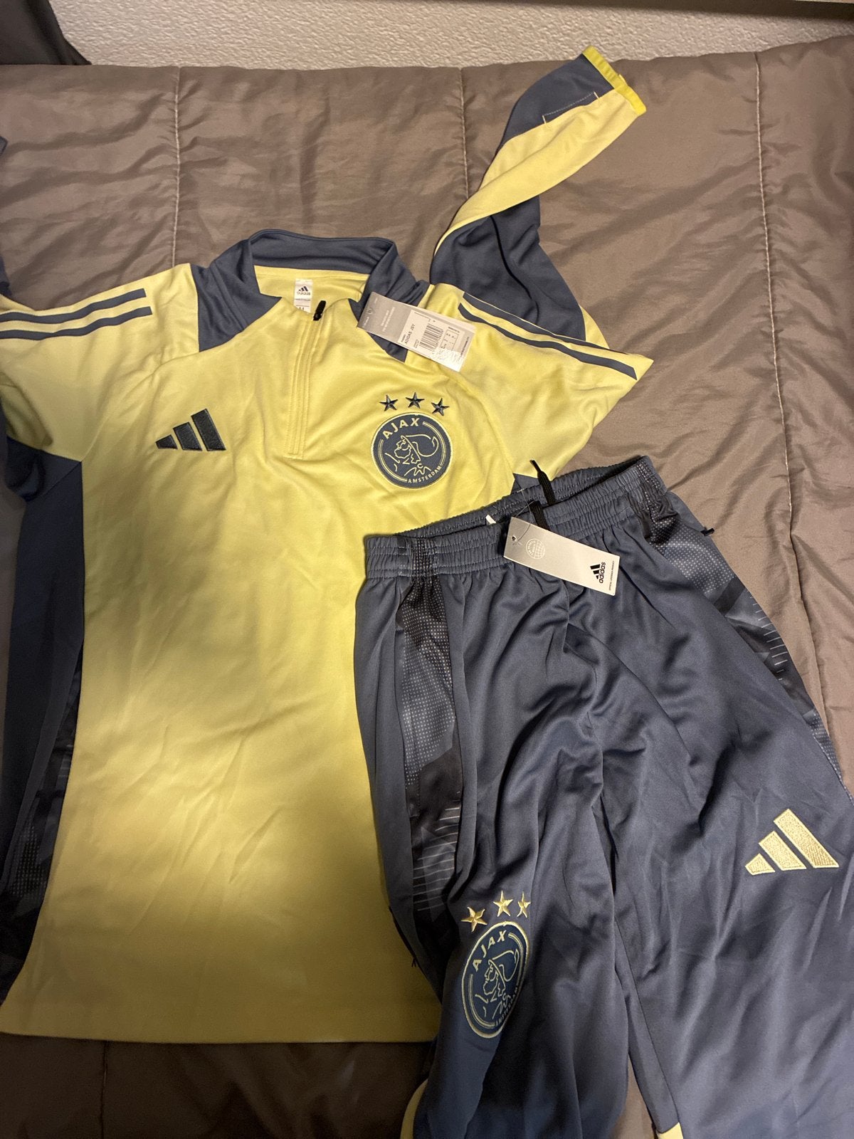 Adidas Ajax Trainingspak Geel/Grijs - Maat M, Maat 48/50 (M), Geel, Ophalen of Verzenden, Zo goed als nieuw
