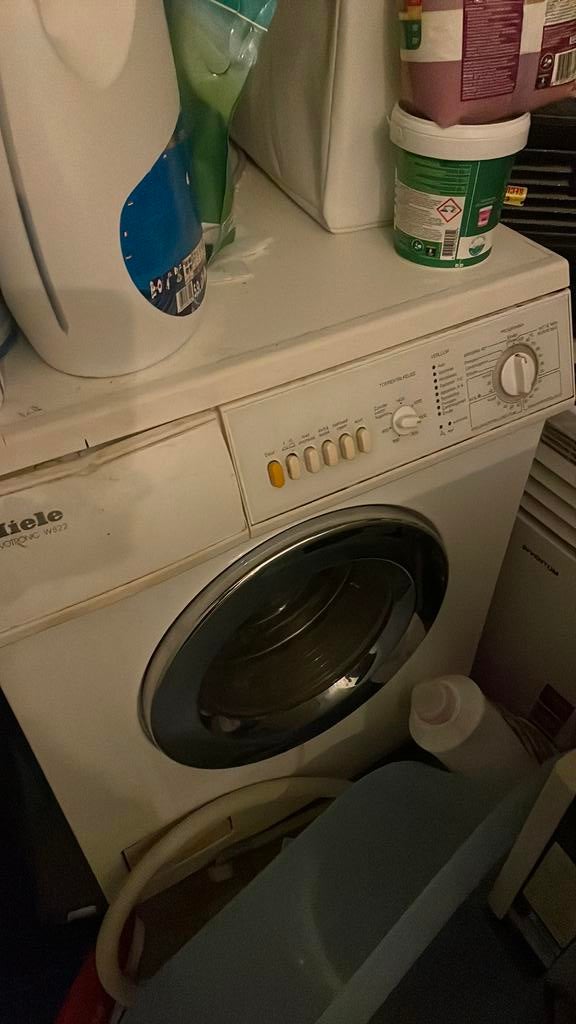 Miele novotronic W822, Ophalen of Verzenden, Zo goed als nieuw, 1200 tot 1600 toeren, 85 tot 90 cm