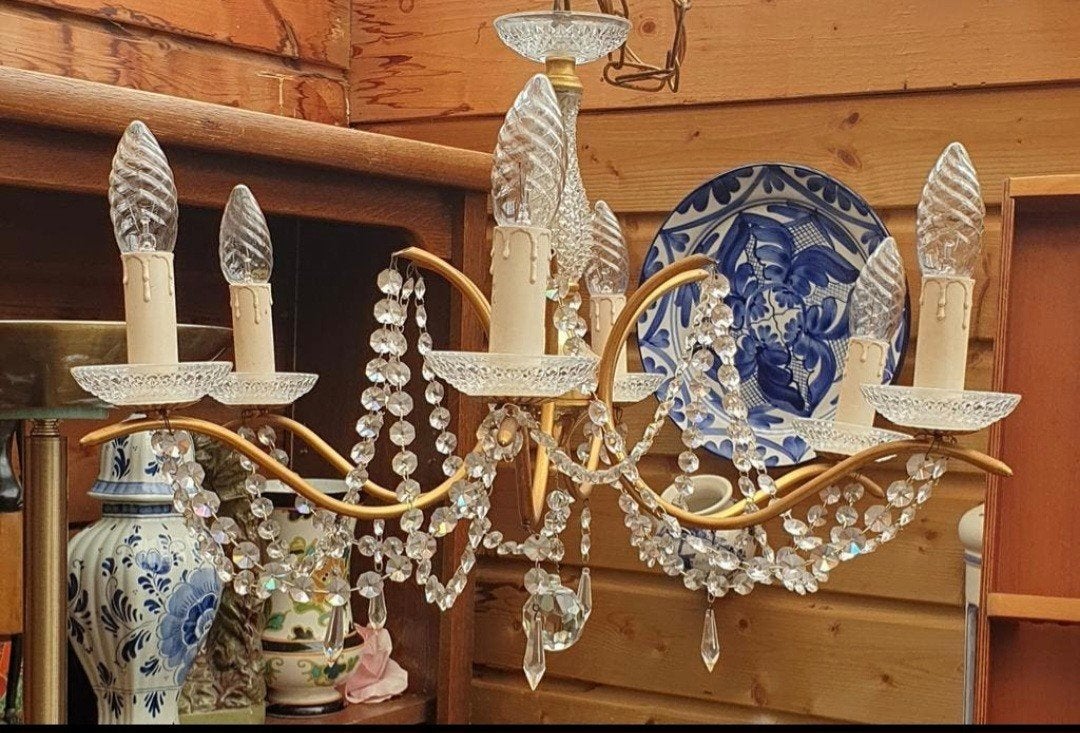 Vintage Kroonluchter met Kristallen en Gouden Frame, Gebruikt, E14 (klein), Ophalen of Verzenden, Glas