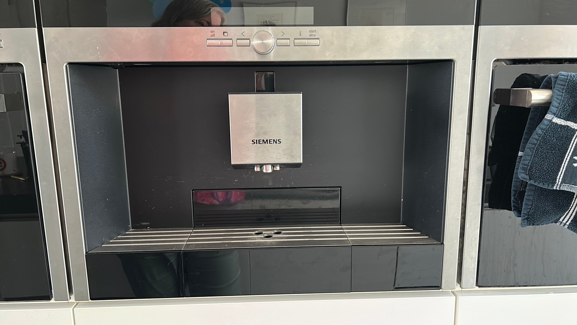 Siemens inbouwkoffiemachine type TK76K573/09 voor onderdelen, Ophalen, Afneembaar waterreservoir, Koffiemachine, Koffiebonen