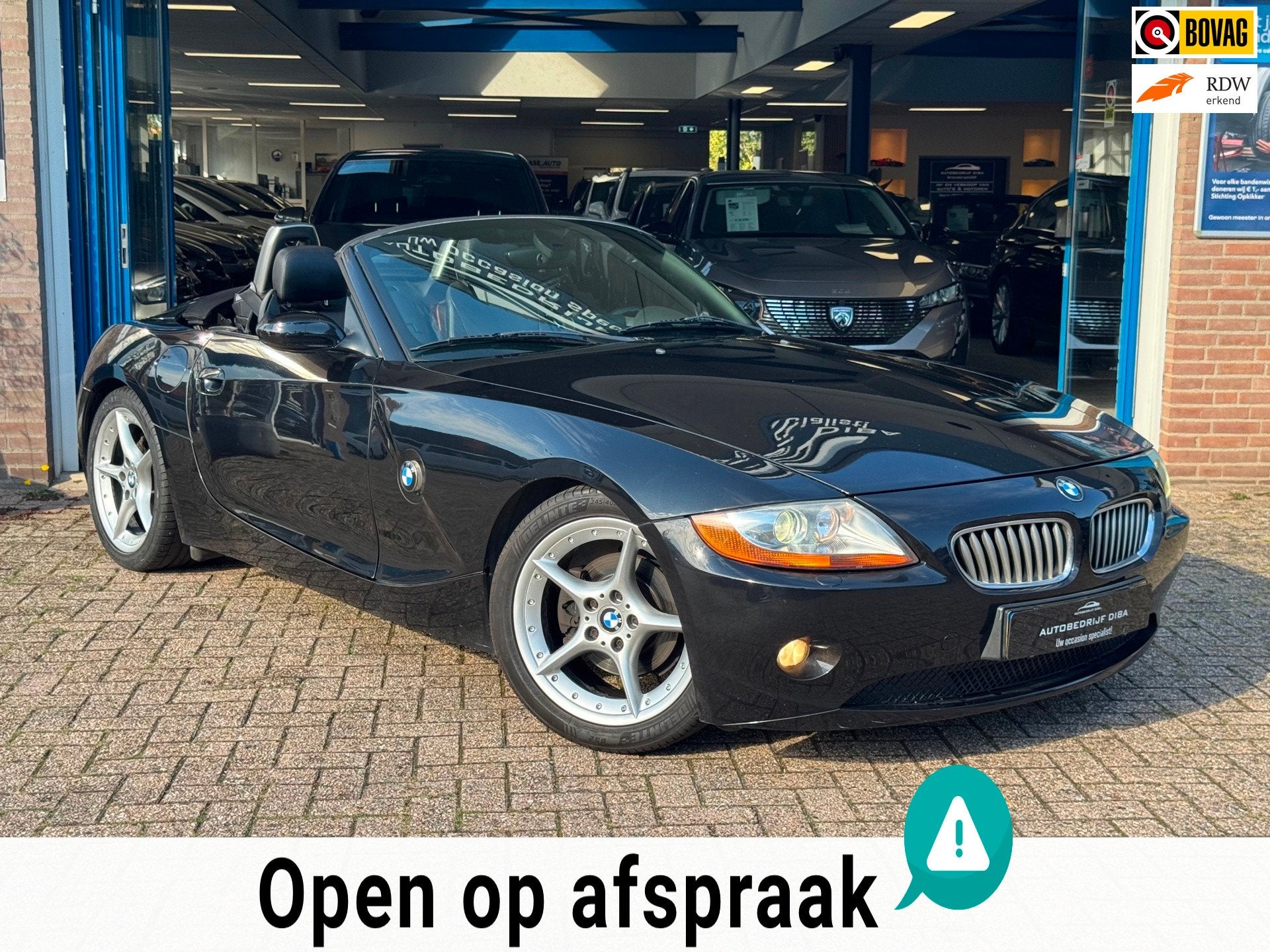 BMW Z4 Roadster 3.0i 2003 ZWART CABRIO AIRCO LM APK NAP!, Auto's, Dealer onderhouden, Achterwielaandrijving, Gebruikt, Zwart