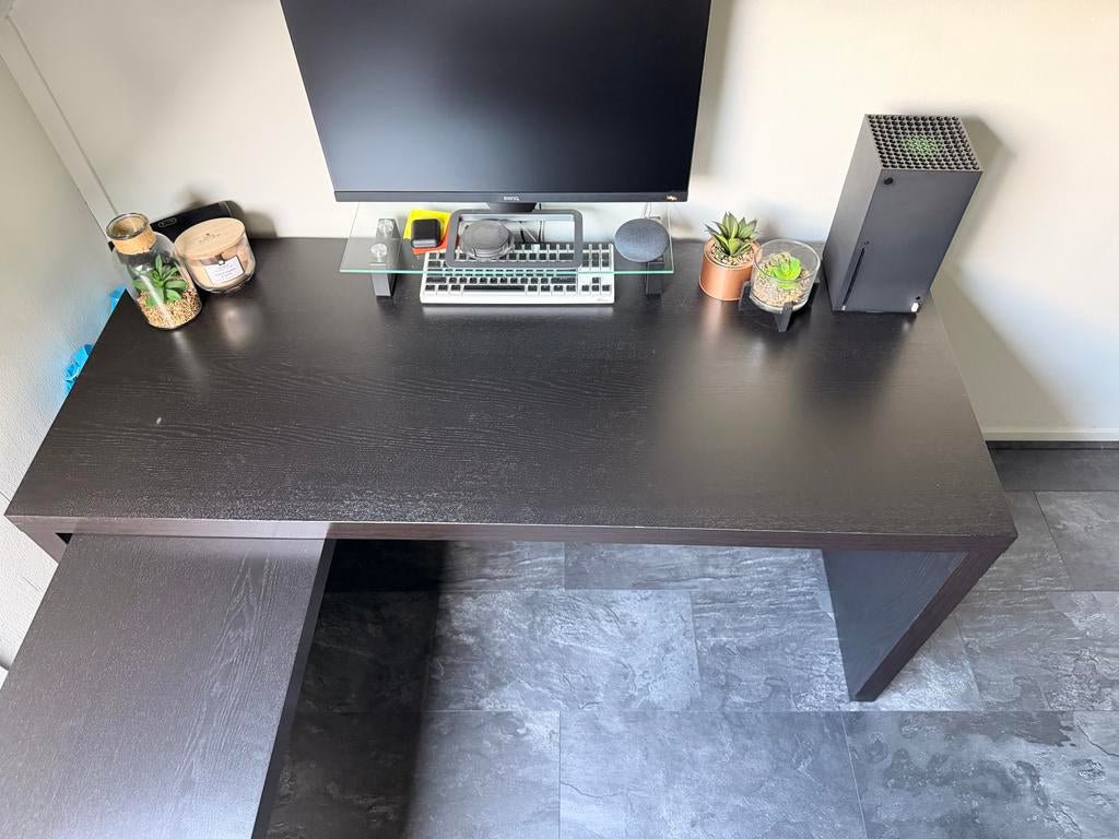 Modern Hoekbureau met Uitschuifbaar Deel - Malm Ikea, Ophalen, Opbergruimte, Spaanplaat of MDF, Hoekbureau
