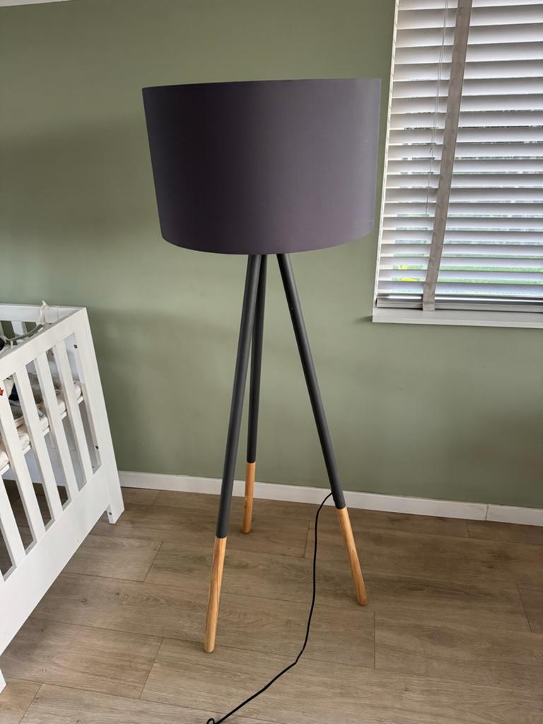 Zuiver Tripod Vloerlamp - Zo goed als nieuw, Huis en Inrichting, Lampen | Vloerlampen, Ophalen, Zo goed als nieuw, Hout, 150 tot 200 cm
