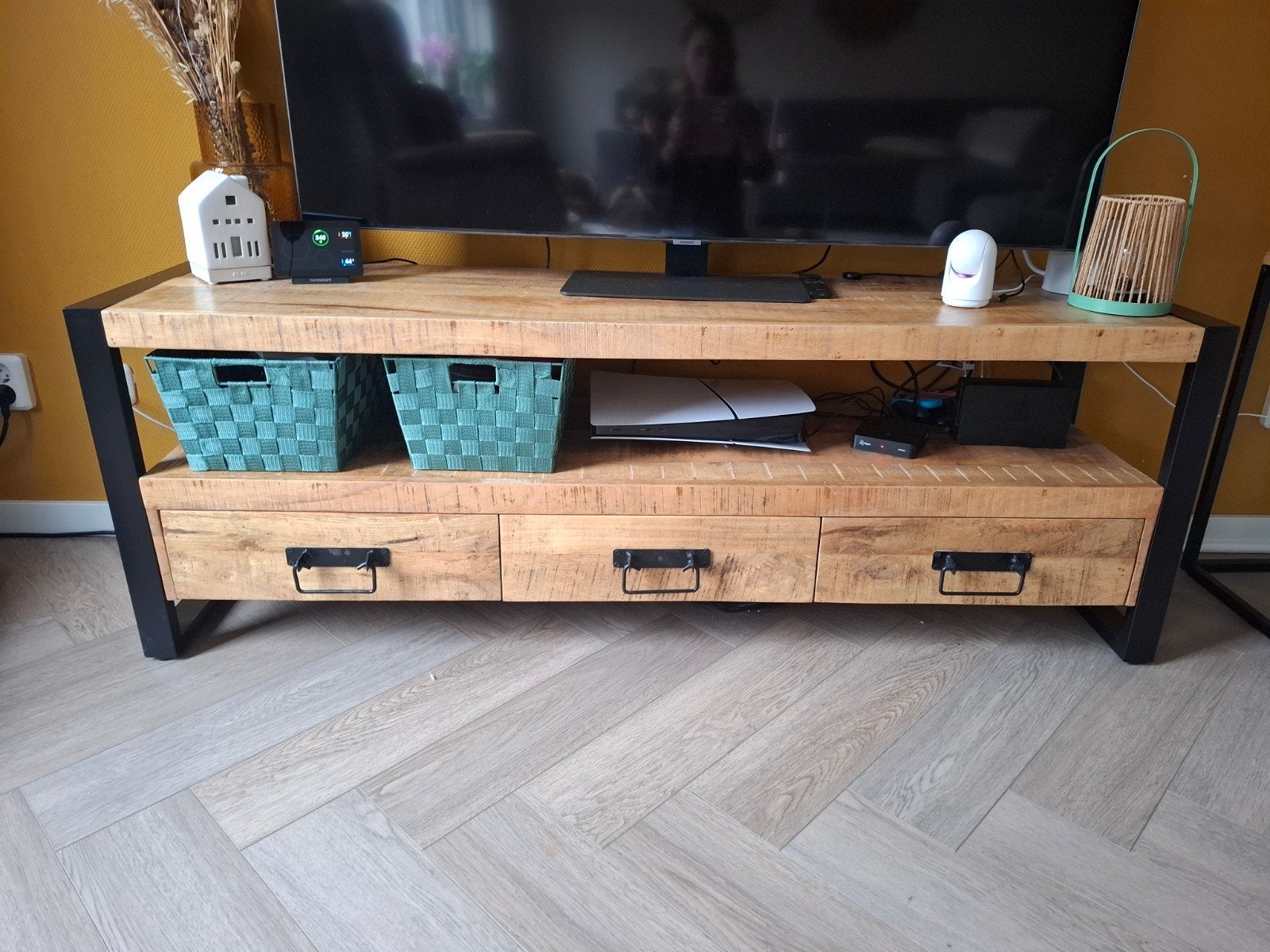 Prachtig mangohouten tv-meubel - Zo goed als nieuw, Overige materialen, 150 tot 200 cm, Ophalen of Verzenden, Zo goed als nieuw