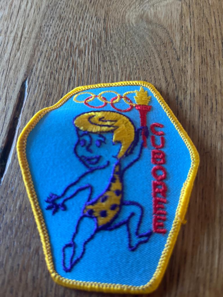 Vintage Pebbles Flintstone Olympische Spelen Patch, Ophalen of Verzenden, Zo goed als nieuw, Figuurtje, Speldje of Pin
