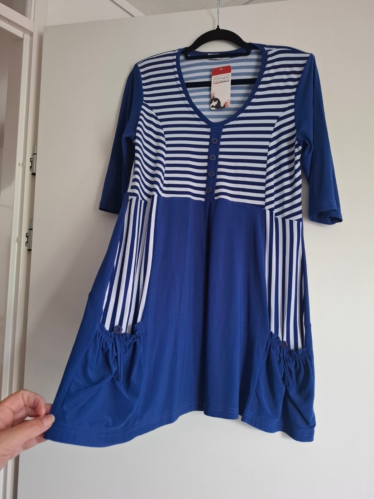 Nieuw blauw/wit tuniek met zakjes (Magna). Maat 40/42 (44), Ophalen of Verzenden, Nieuw, Maat 42/44 (L), Blauw